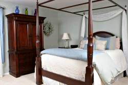 Cool bedroom colors are soothing. Light shades of blue, green or lavender can make your bedroom feel inviting and will not tend to overpower the decor. You can use brighter accent colors in your pillows and decorative elements.
