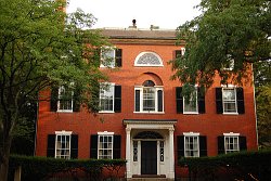 Made popular in 18th century colonial America, the Federal style home may be 2 or even 3 stories and usually features a front entry decorated with columns and sidelights.