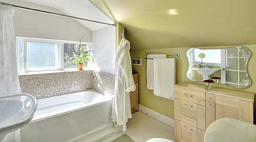 Treat your guests to a luxurious guest bathroom experience!