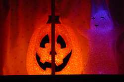 Halloween was made for lights. You can add interest and dramatic effect to your Halloween display with the right lighting .