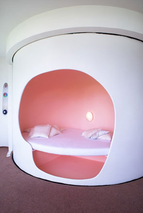 Compact but cozy sleeping space in the rotor house.