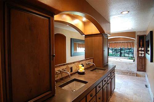Natural stone, wood and arches give this opulent master bathroom a touch of Tuscany!